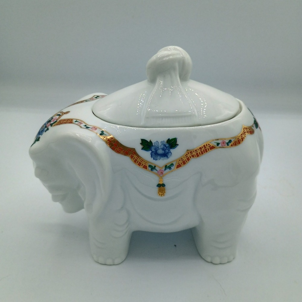 Chinoiserie White Porcelain Elephant With Lid Japan Trinket Box Elizabeth Arden - Picture 2 of 14